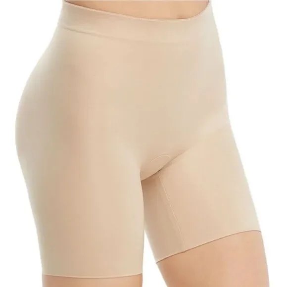 Spanx Suit Your Fancy Booty Booster Mid-thigh Short - Picture 3 of 3